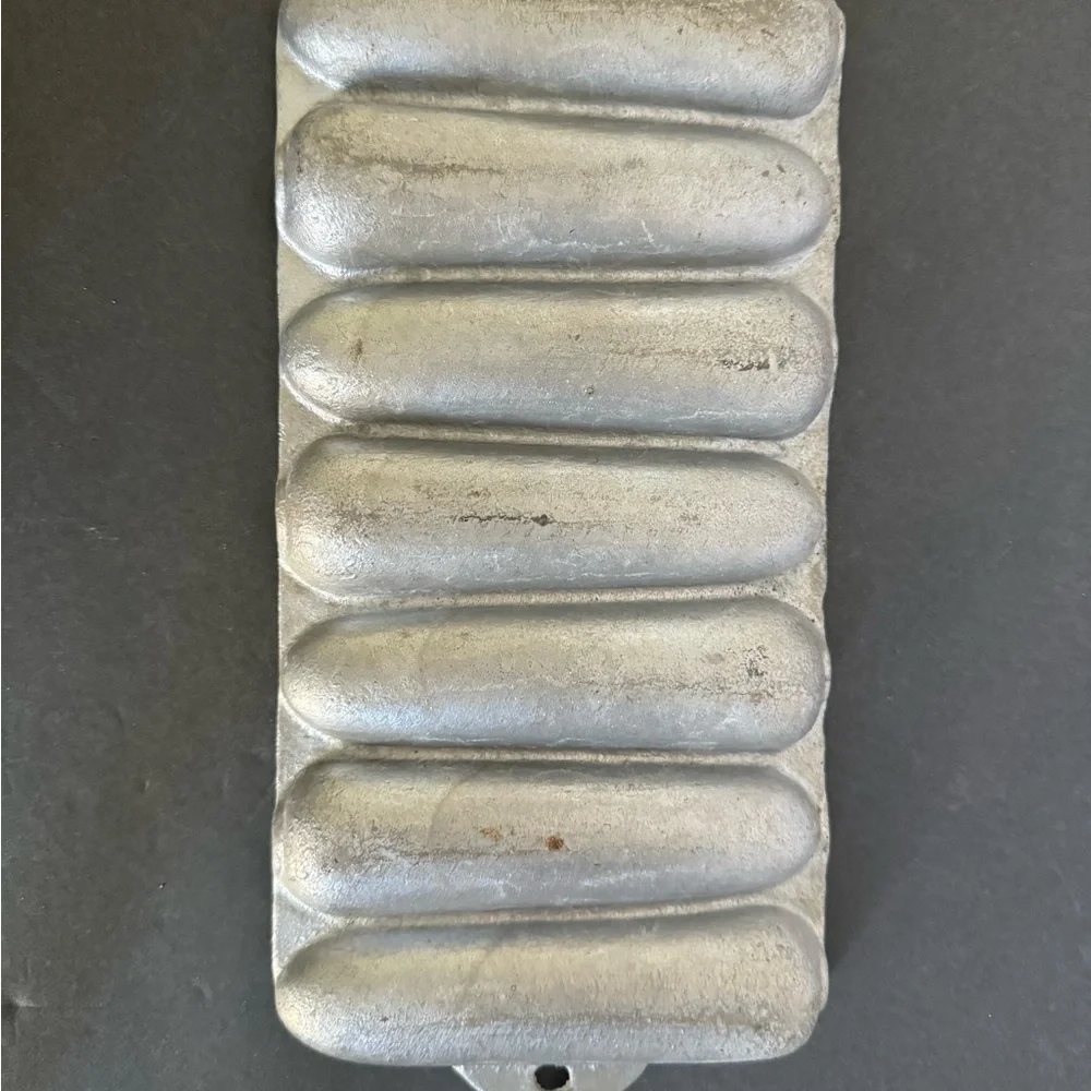 VTG 7 SLOT CORN STICK CORNBREAD BAKING PAN MOLD